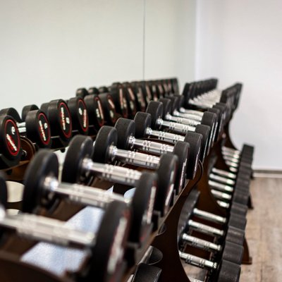 TATKRAFT Neuenhaus: Krafttraining für alle! Verbessere Deine Fitness und fühle Dich stark und gesund.