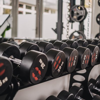 Tatkraft_Fitnessstudio_Neunhaus_Hanteln_2