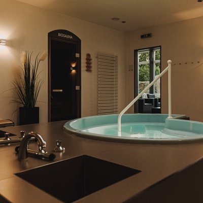 TATKRAFT Neuenhaus: Gönn Dir eine Auszeit in der Sauna und spüre, wie Wellness Dich revitalisiert. Erlebe pure Erholung.